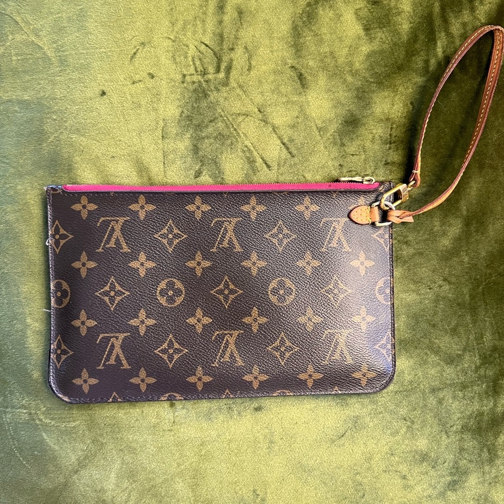 Louis Vuitton Neverfull Pouch
